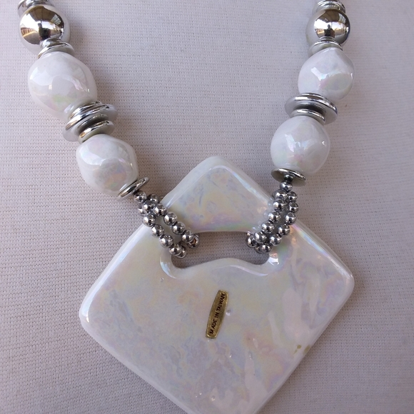 Vintage White & Silver Faux Pearl Necklace - Picture 6 of 6